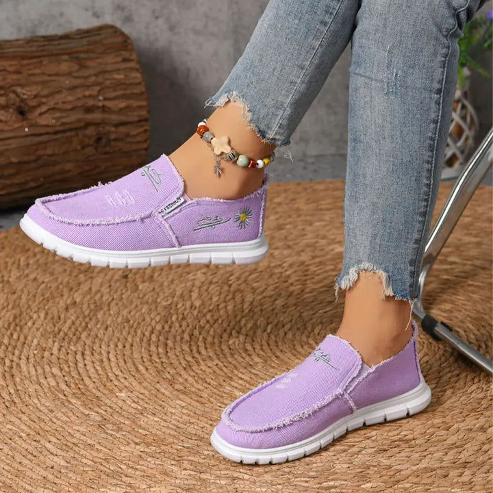 Emilia Daisy Embroidered Loafers